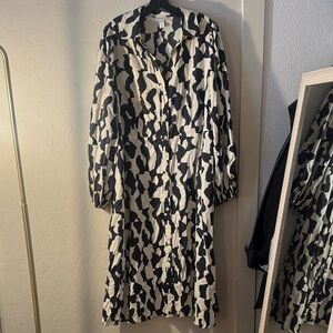 Ava & Viv Black and White Abstract Long Sleeve Dress